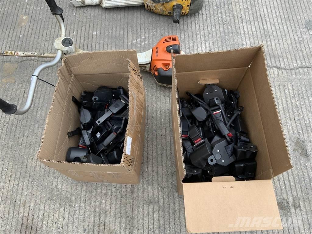  2 Boxes Of Seat Belts ماكينات زراعية أخرى