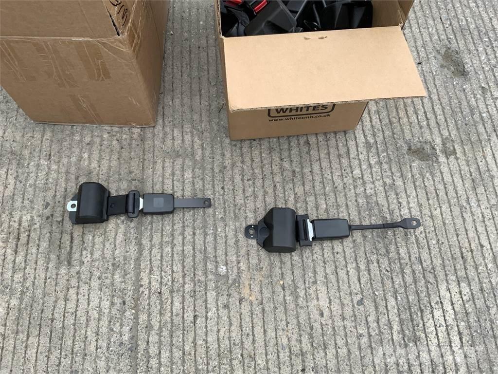 2 Boxes Of Seat Belts ماكينات زراعية أخرى