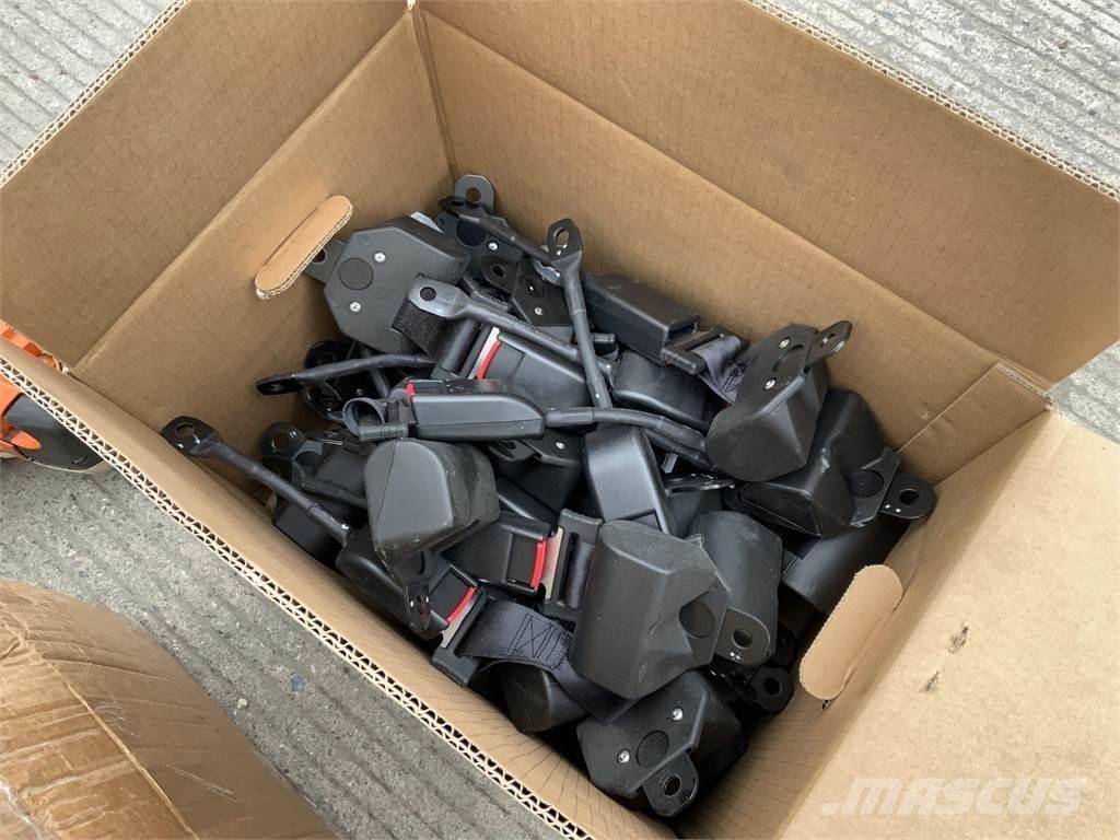  2 Boxes Of Seat Belts ماكينات زراعية أخرى