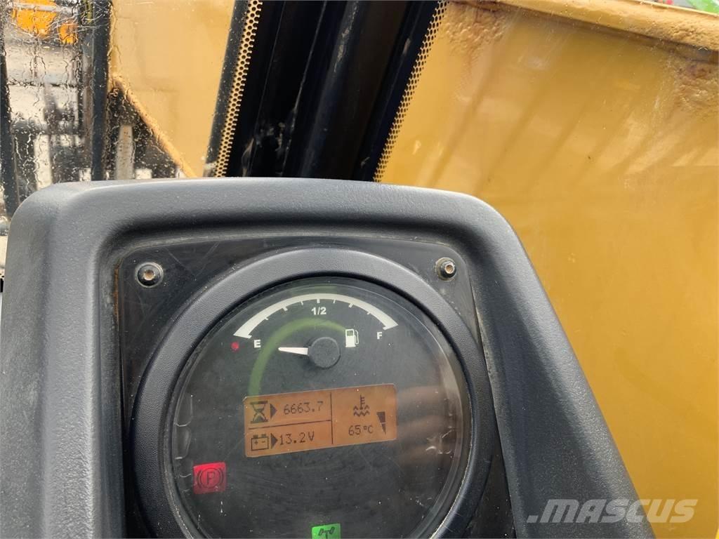 CAT TH414C GC (ST23780) ماكينات زراعية أخرى