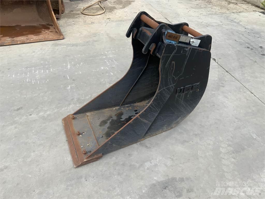 JCB 2ft bucket ماكينات زراعية أخرى