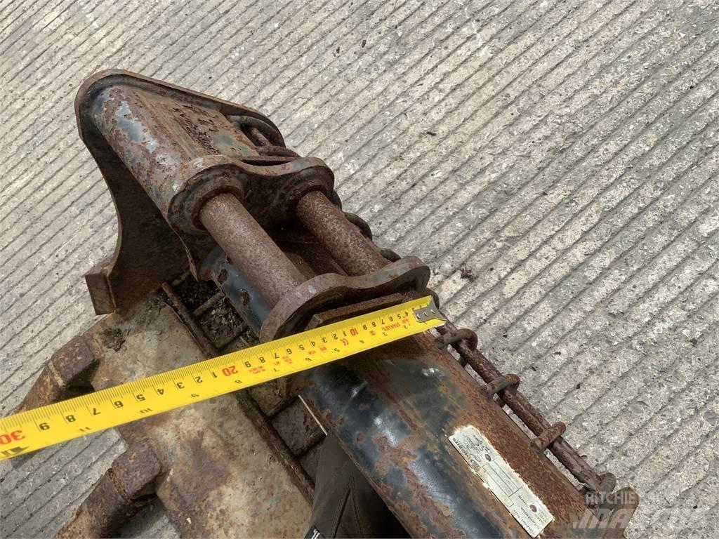 JCB 2ft bucket ماكينات زراعية أخرى