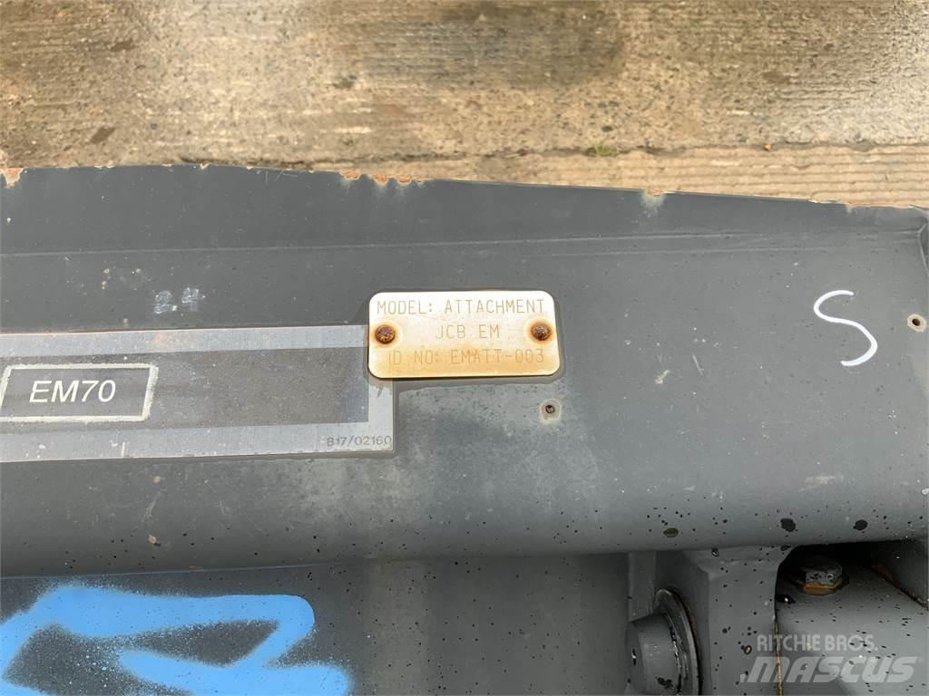 JCB 6FT 4 in 1 Bucket ماكينات زراعية أخرى