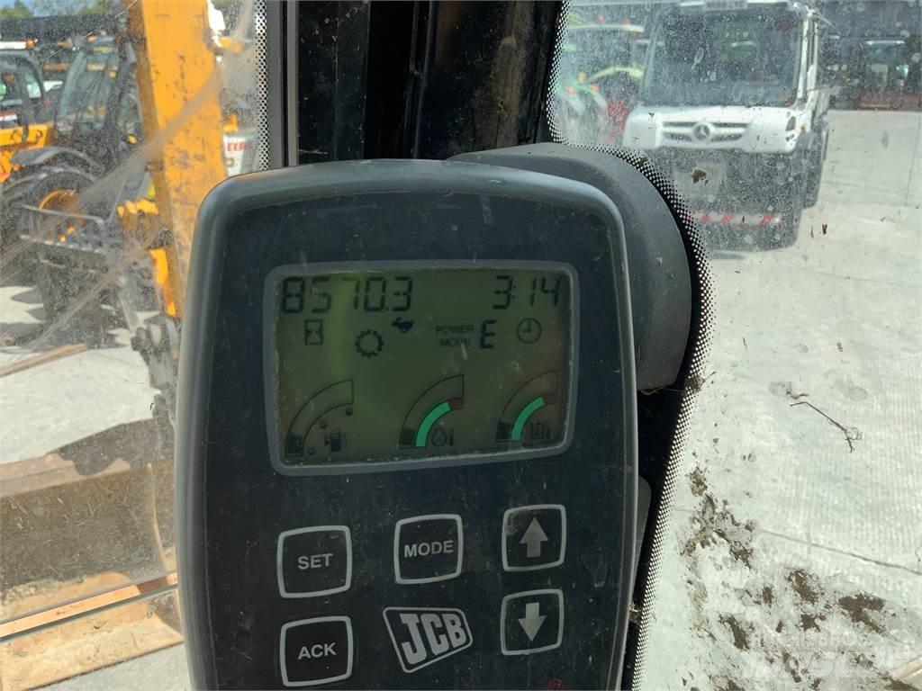 JCB JS130 LC Digger ماكينات زراعية أخرى