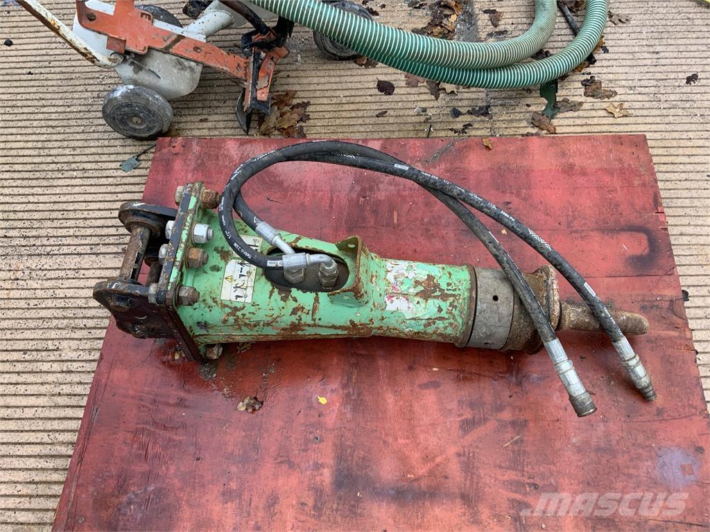 Montabert Breaker ماكينات زراعية - غير ذلك