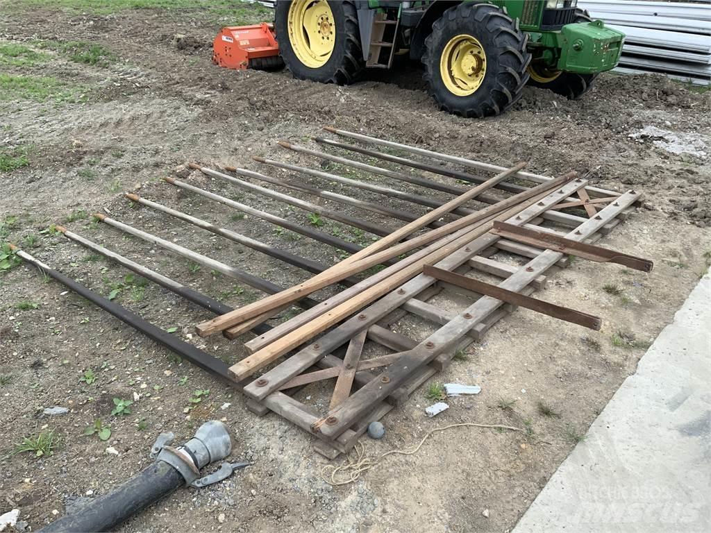  Old School Hay Rake ماكينات زراعية أخرى