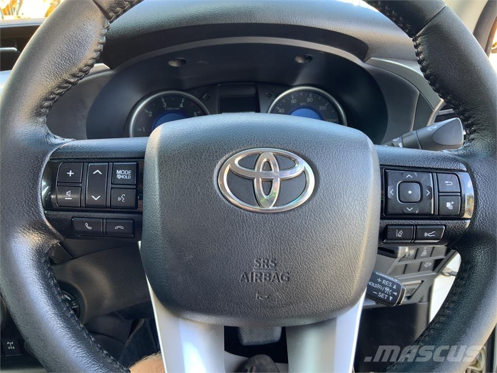 Toyota Hilux (ST24384) ماكينات زراعية أخرى