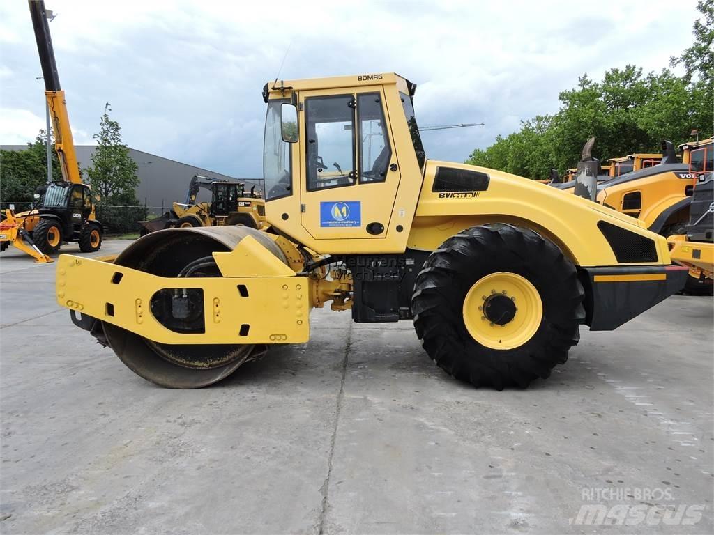 Bomag BW211D-4 مداحل متنوعة