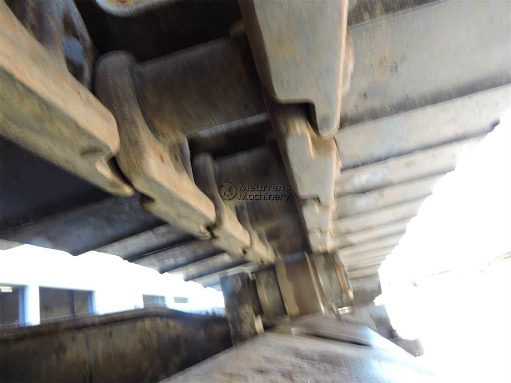 CAT 323D حفارات زحافة