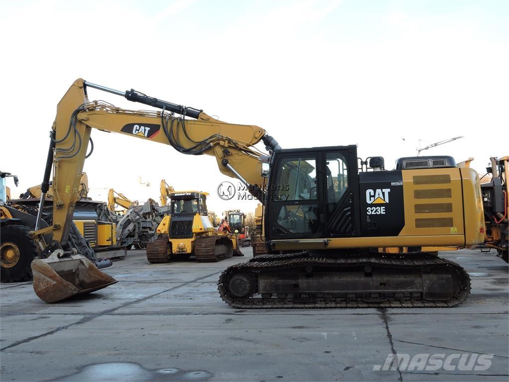 CAT 323E حفارات زحافة