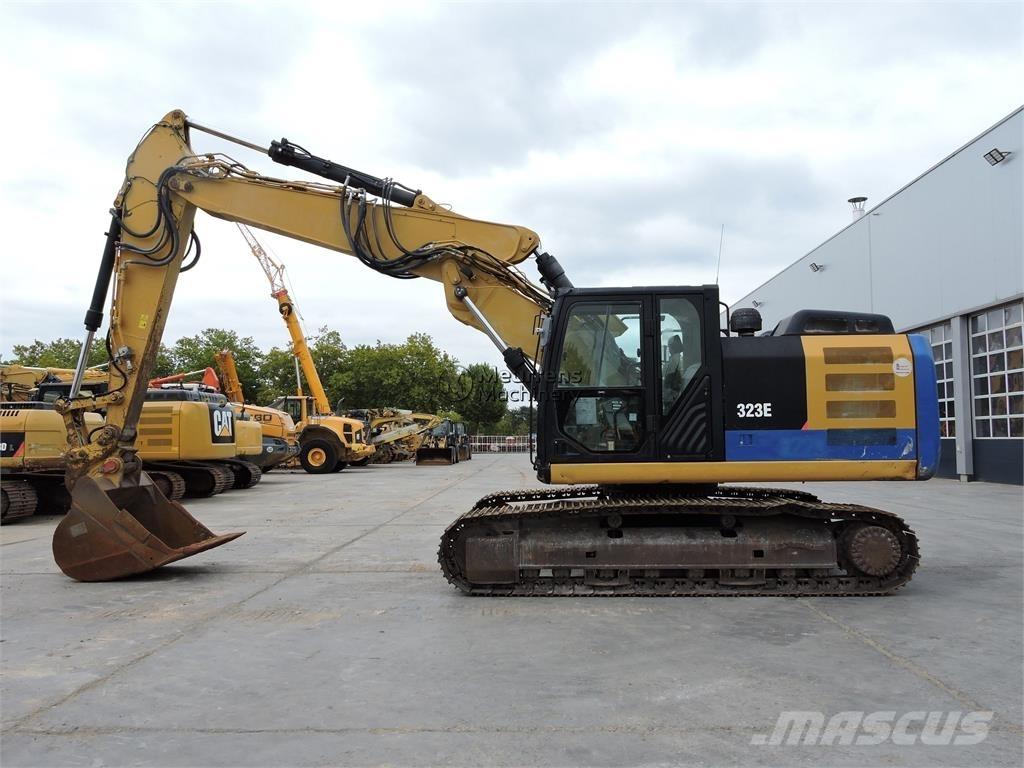 CAT 323EL حفارات زحافة