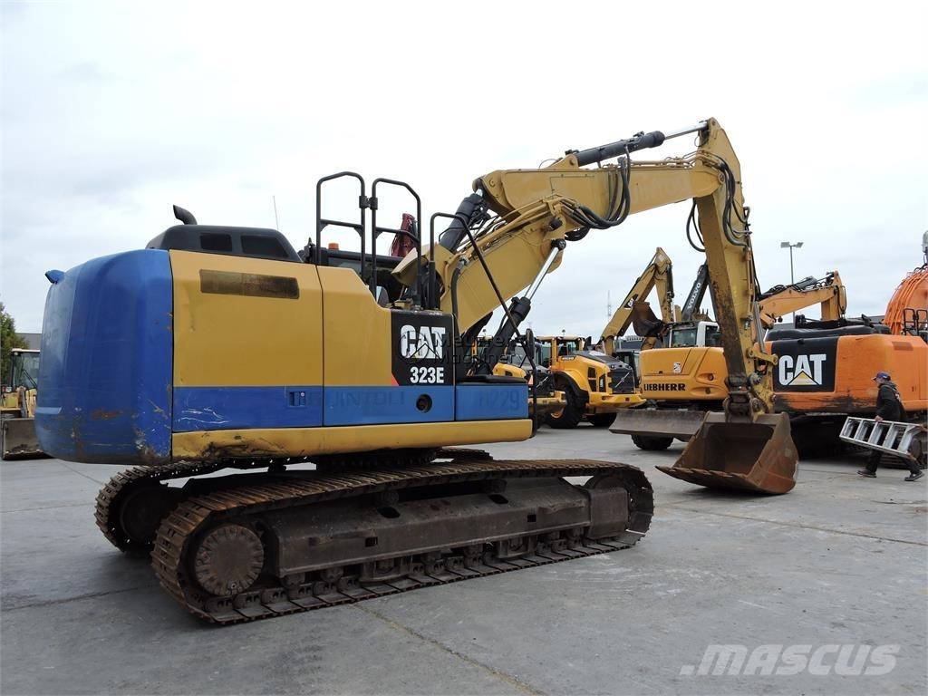 CAT 323EL حفارات زحافة