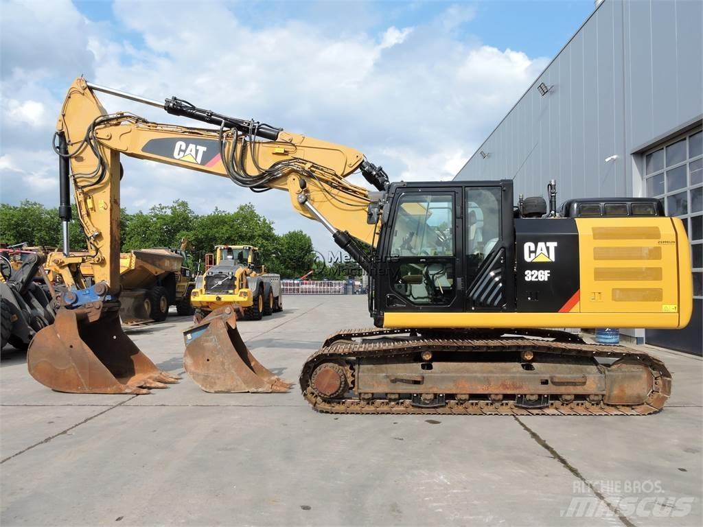 CAT 326F حفارات زحافة