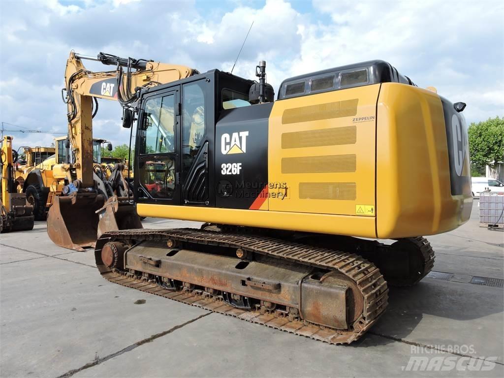 CAT 326F حفارات زحافة