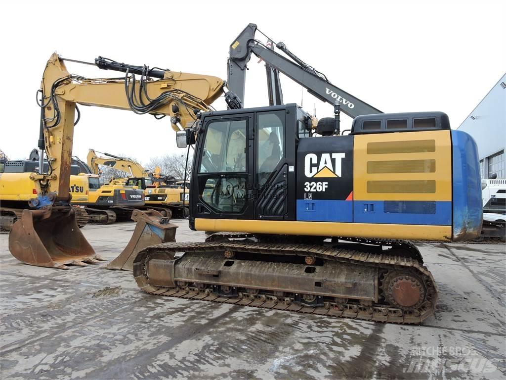 CAT 326F حفارات زحافة