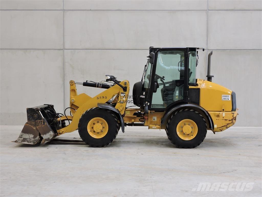 CAT 906M + FORK لوادر بعجل