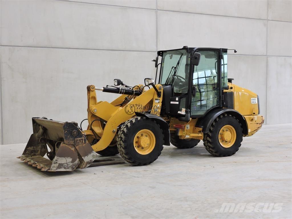 CAT 906M + FORK لوادر بعجل