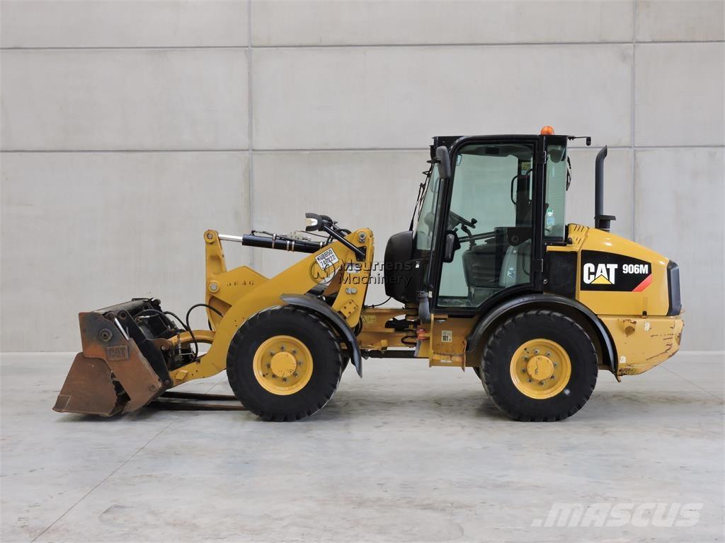 CAT 906M + FORK لوادر بعجل