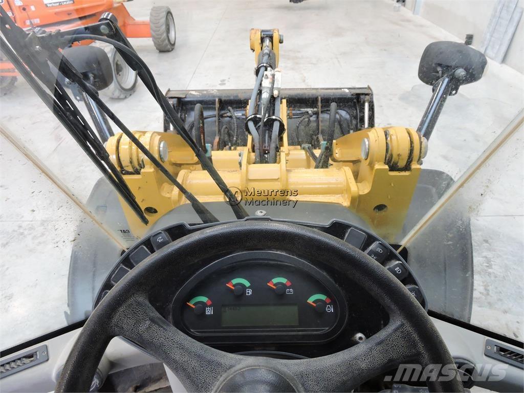 CAT 906M + FORK لوادر بعجل