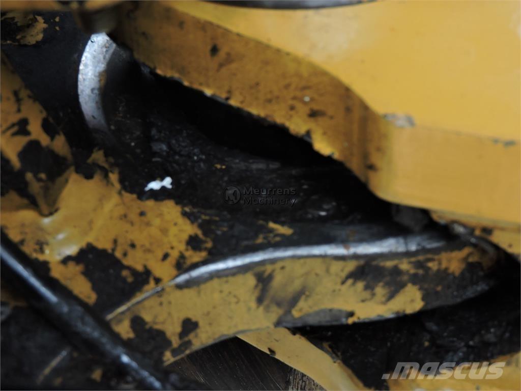CAT 907H لوادر بعجل