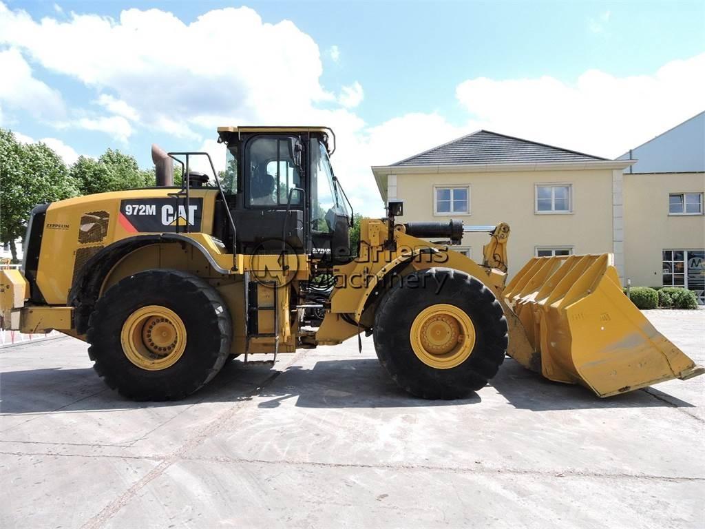 CAT 972M لوادر بعجل