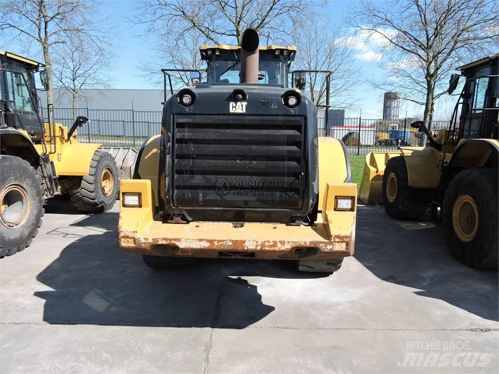 CAT 972M لوادر بعجل