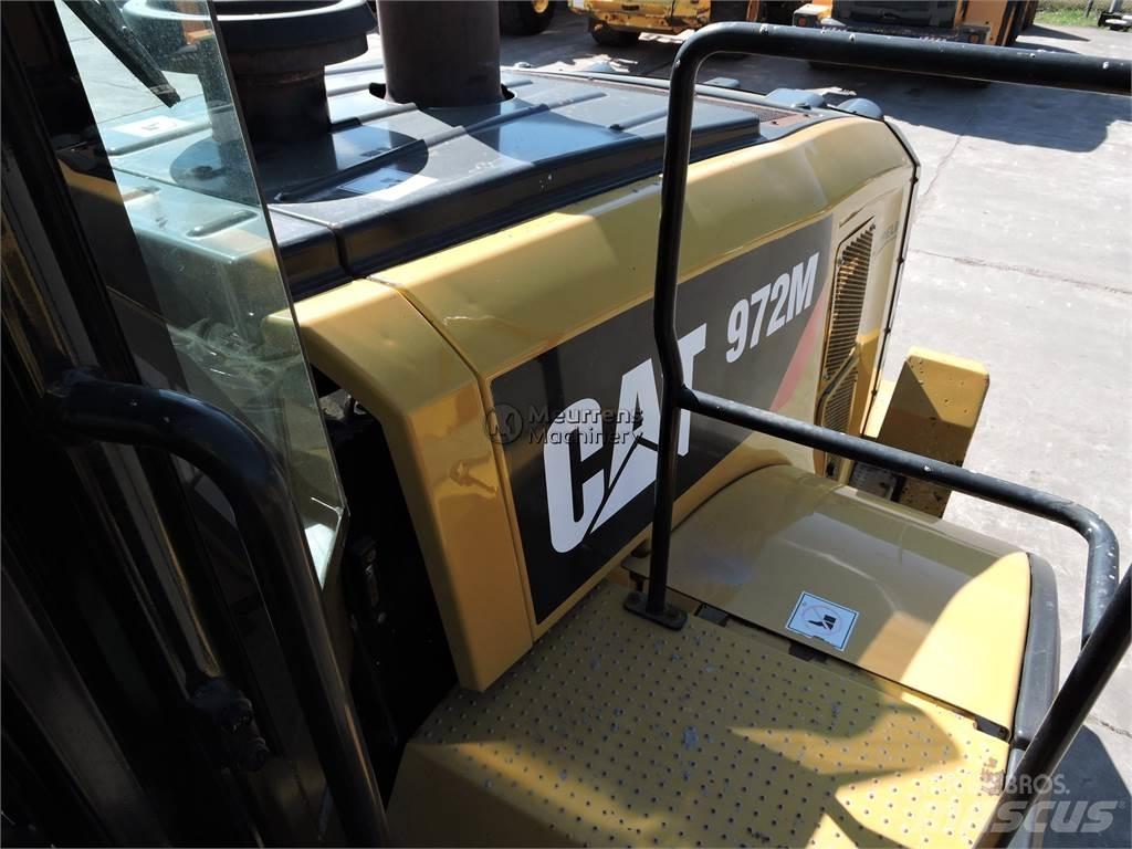 CAT 972M لوادر بعجل