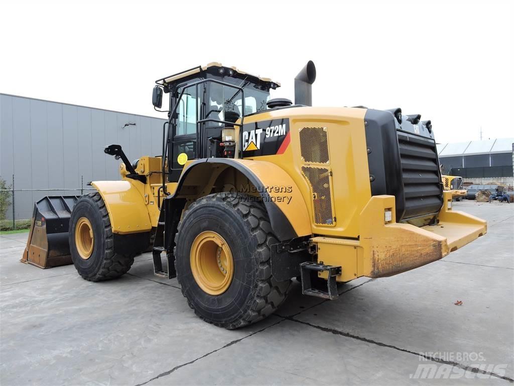 CAT 972M لوادر بعجل