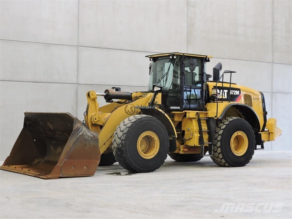 CAT 972M لوادر بعجل