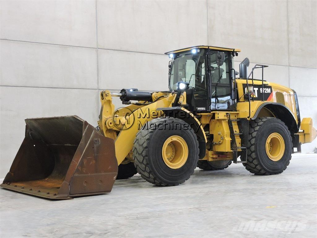 CAT 972M لوادر بعجل