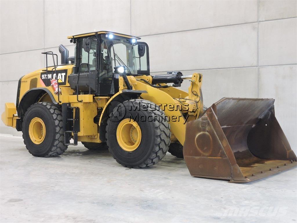 CAT 972M لوادر بعجل