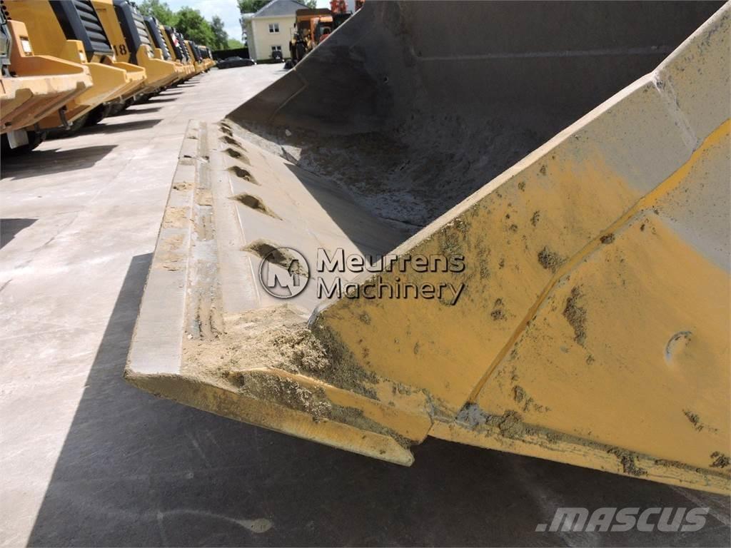 CAT 972M GERMAN لوادر بعجل