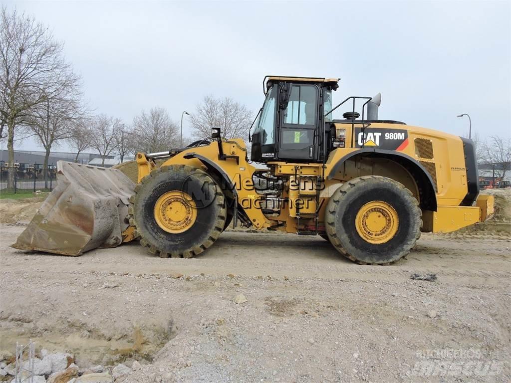 CAT 980M لوادر بعجل