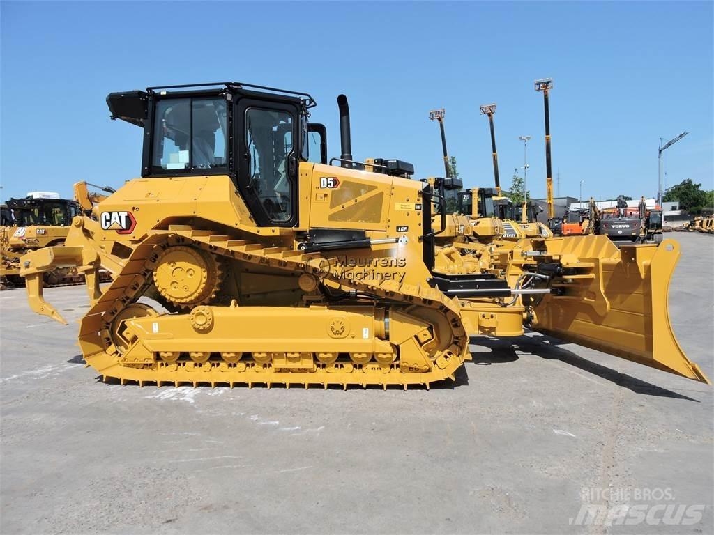 CAT D5 جرارات تسوية