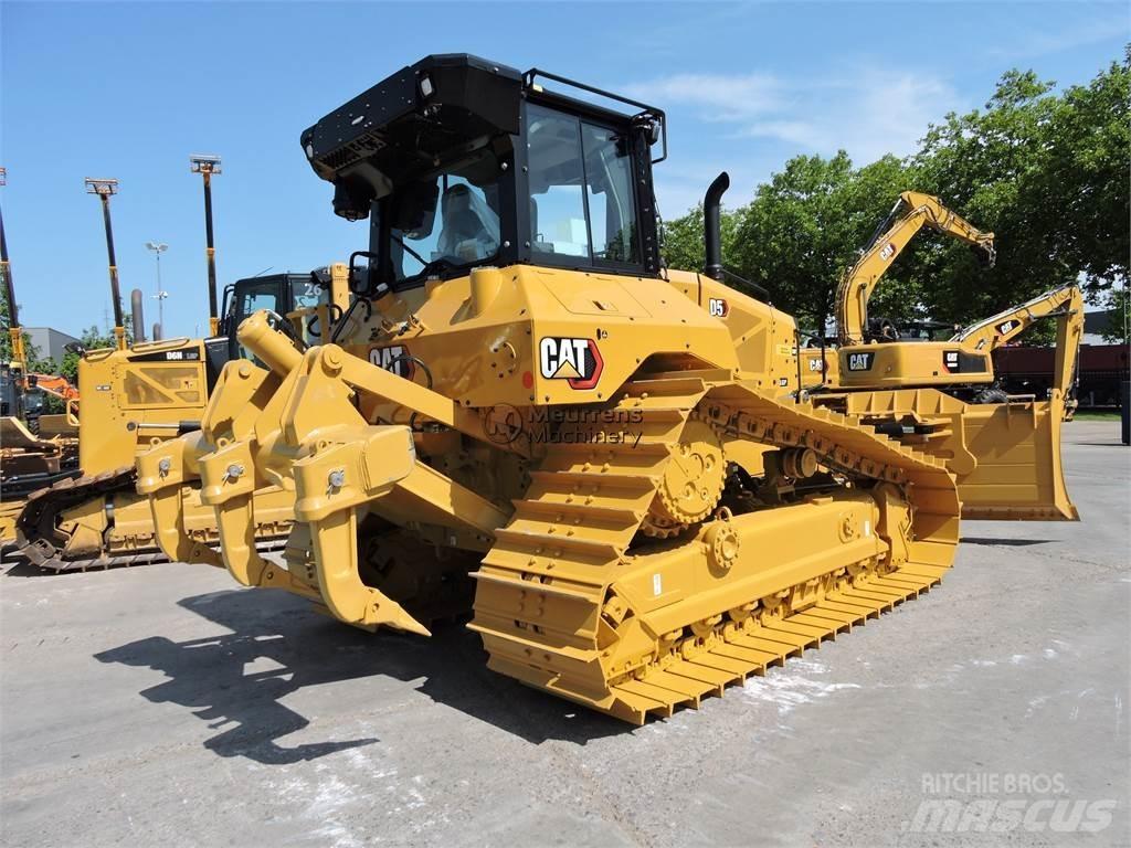 CAT D5 جرارات تسوية