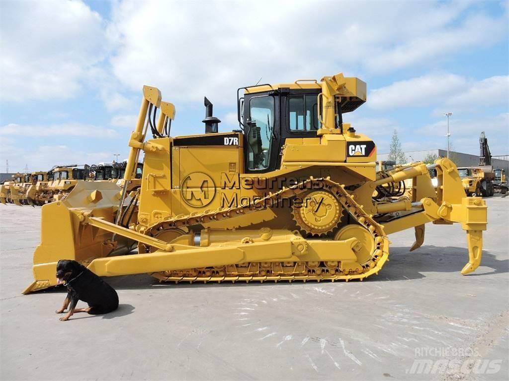 CAT D7R جرارات تسوية
