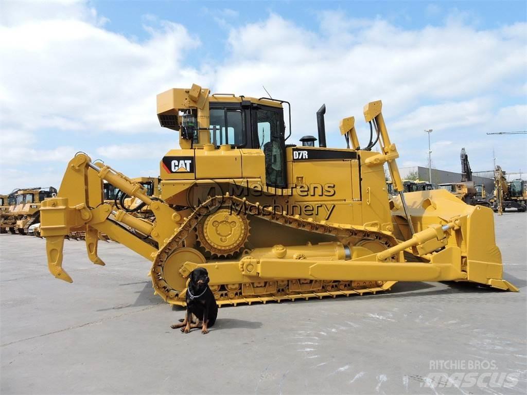 CAT D7R جرارات تسوية