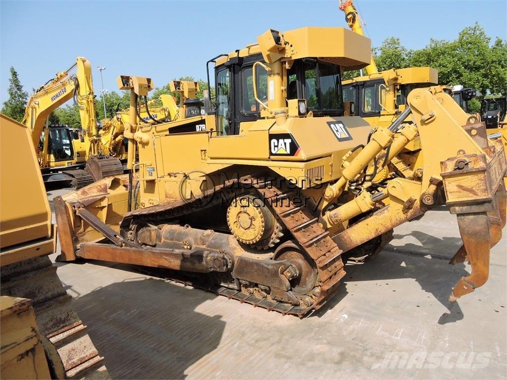 CAT D7R جرارات تسوية