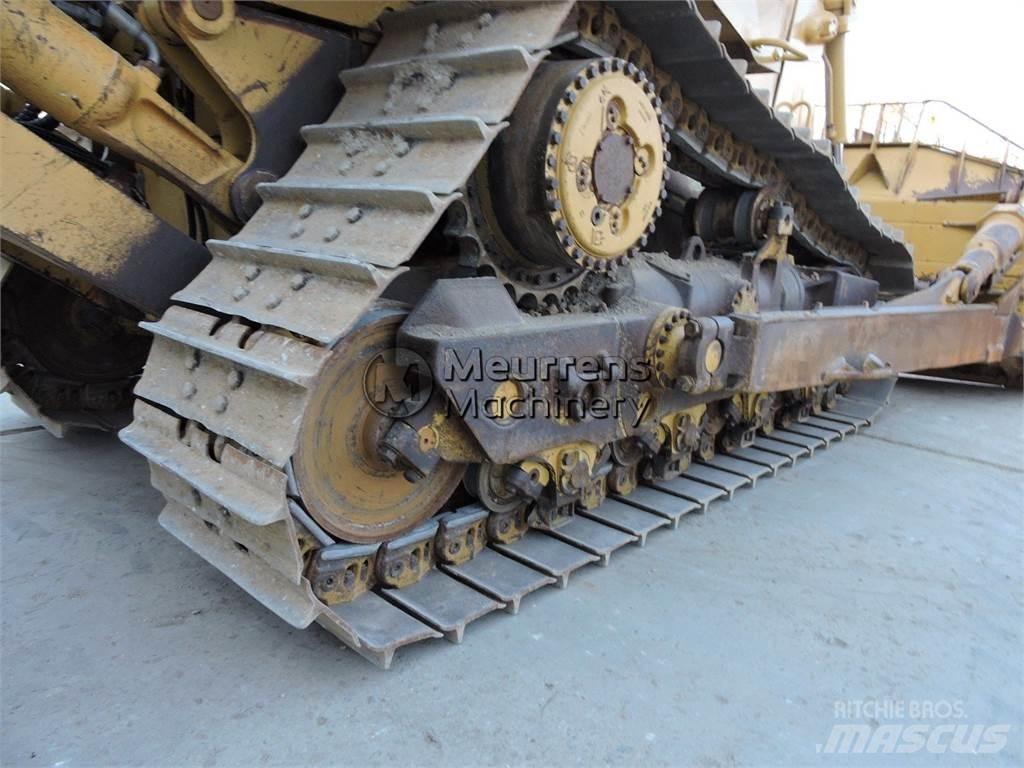 CAT D8T جرارات تسوية