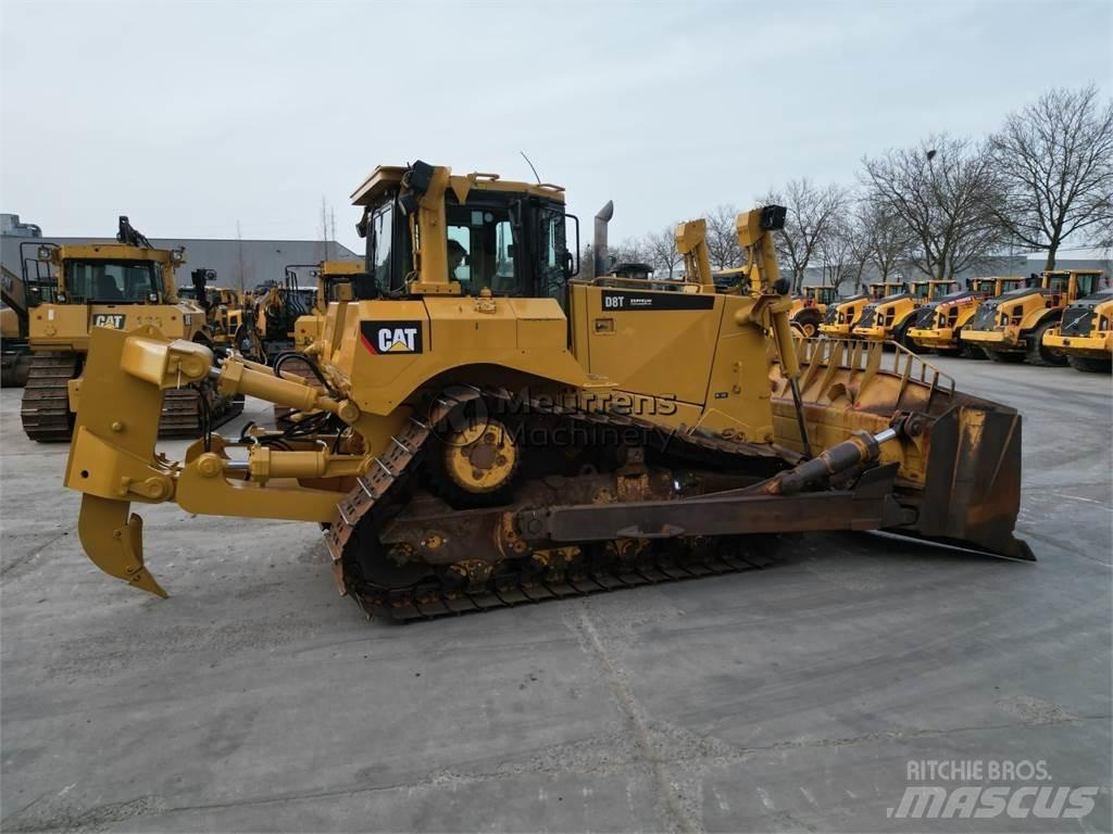 CAT D8T جرارات تسوية