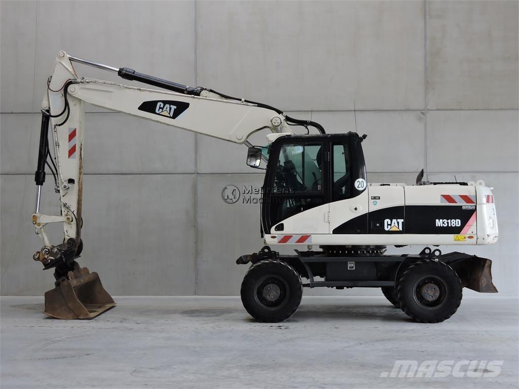 CAT M318D حفارات بعجل