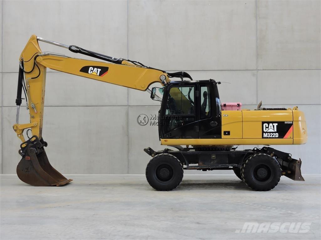CAT M322D حفارات بعجل