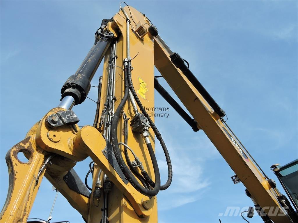 CAT MH3024 مناولات المخلفات / مناولات صناعية