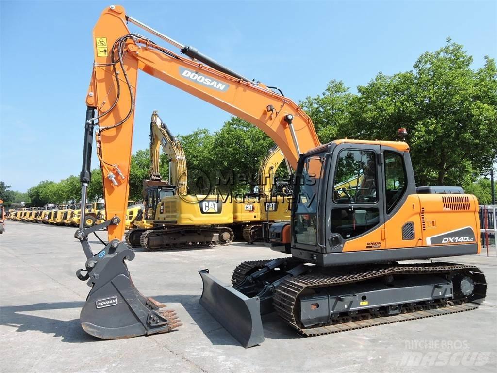 Doosan DX140LC حفارات زحافة