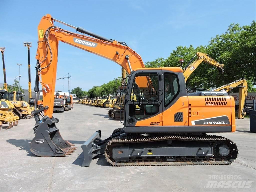 Doosan DX140LC حفارات زحافة