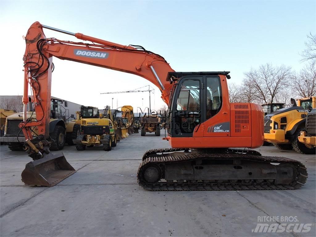 Doosan DX235 حفارات زحافة