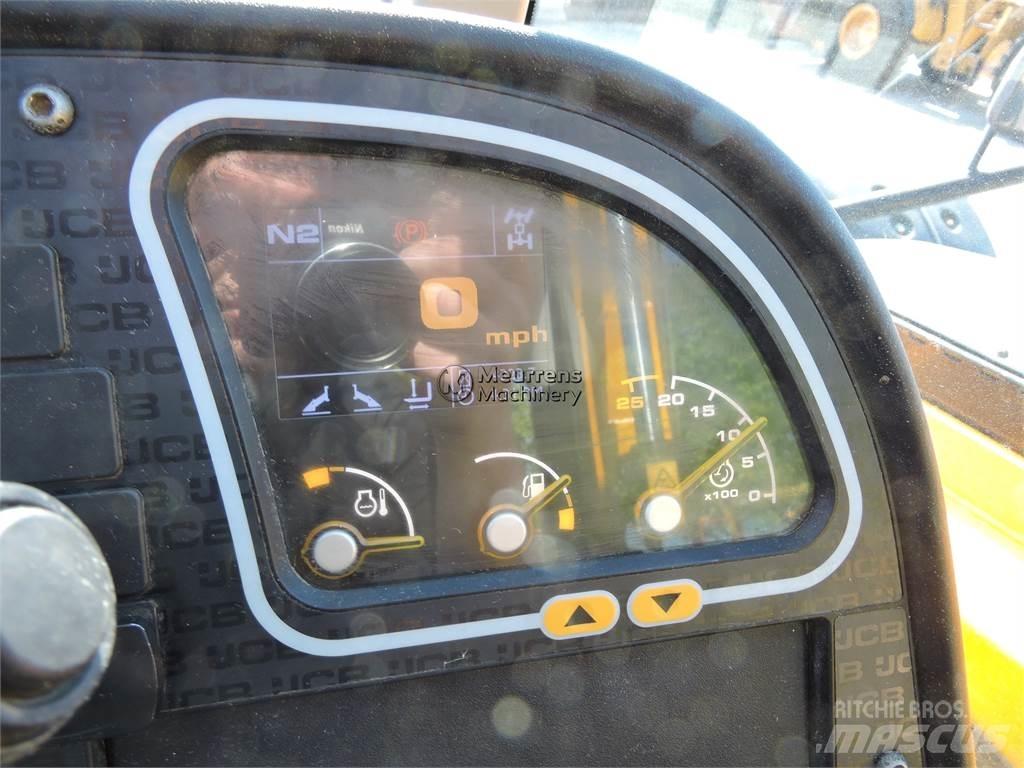 JCB 535-125 مناولات متداخلة