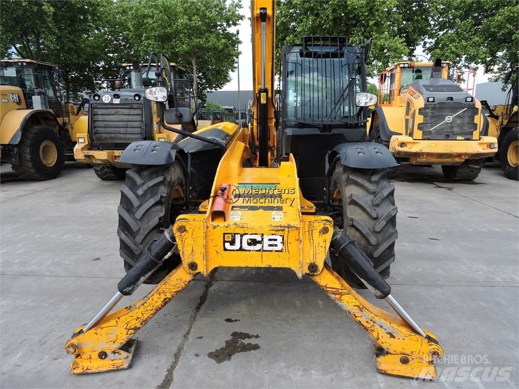 JCB 535-125 مناولات متداخلة
