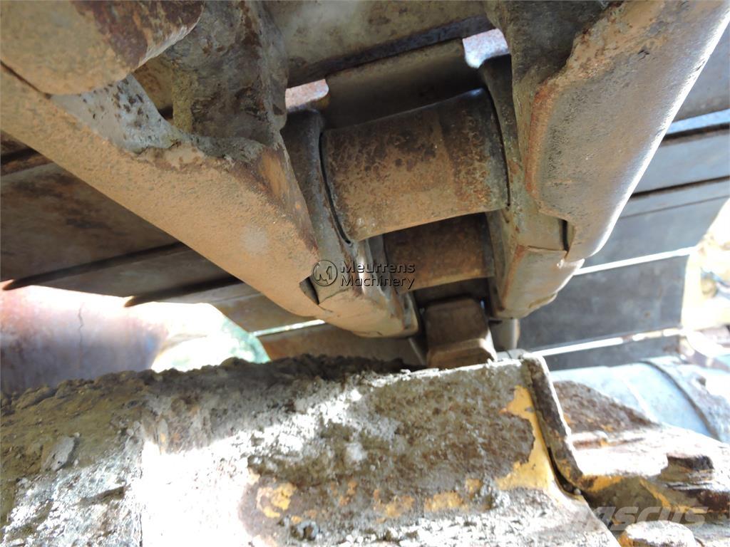 Komatsu D61PX-24 جرارات تسوية