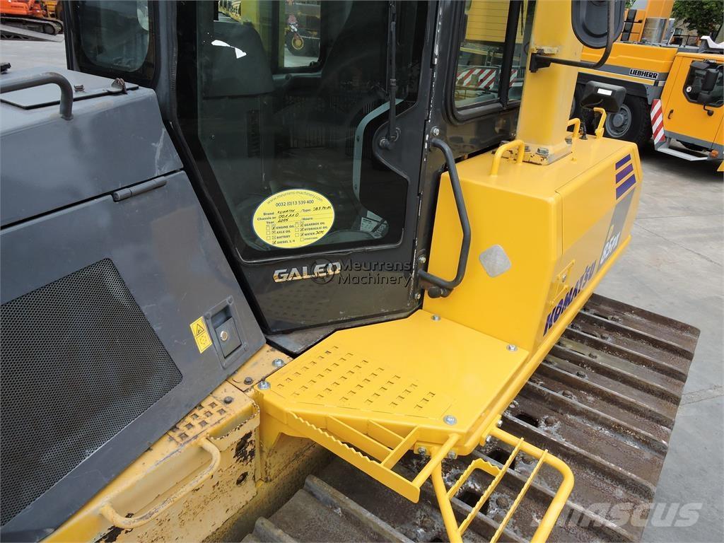 Komatsu D85PX-15 جرارات تسوية